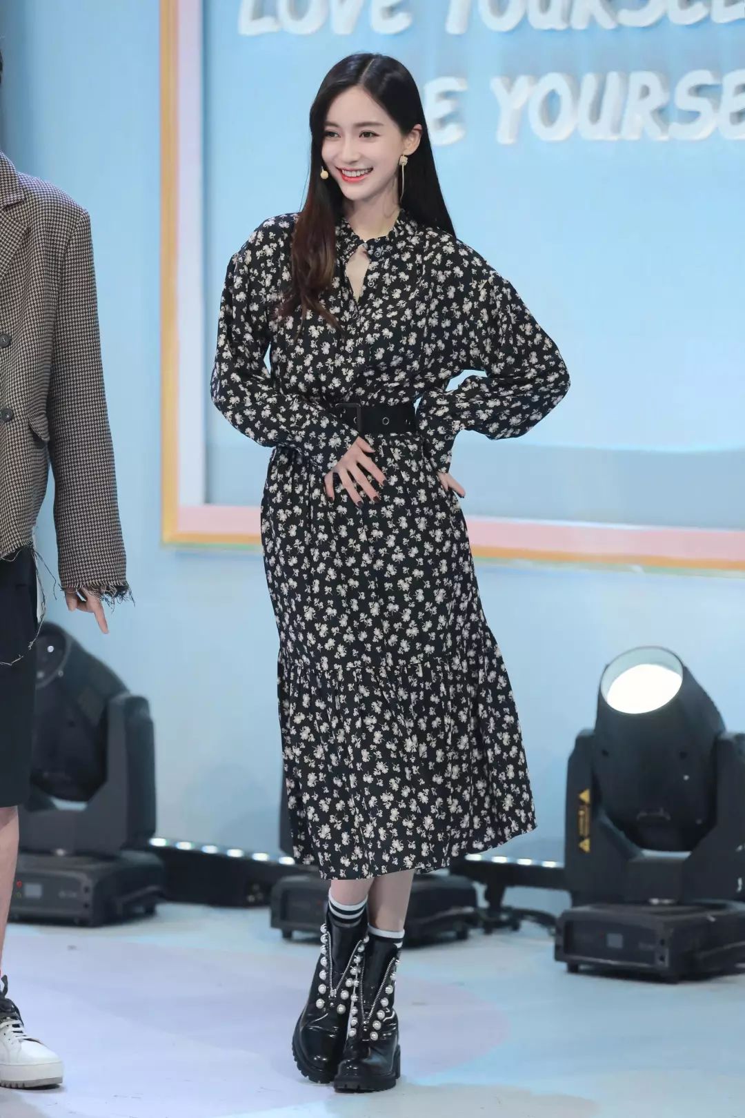 杨颖跟范丞丞同框的照片,杨颖和范丞丞摆pose