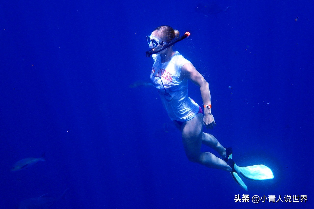 马尔代夫的蓝色海水清澈透明是潜水圣地，马尔代夫是个怎样的岛国