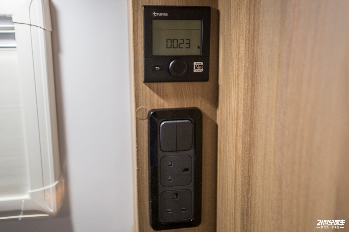 英国百丽d4,发现4拖挂式房车