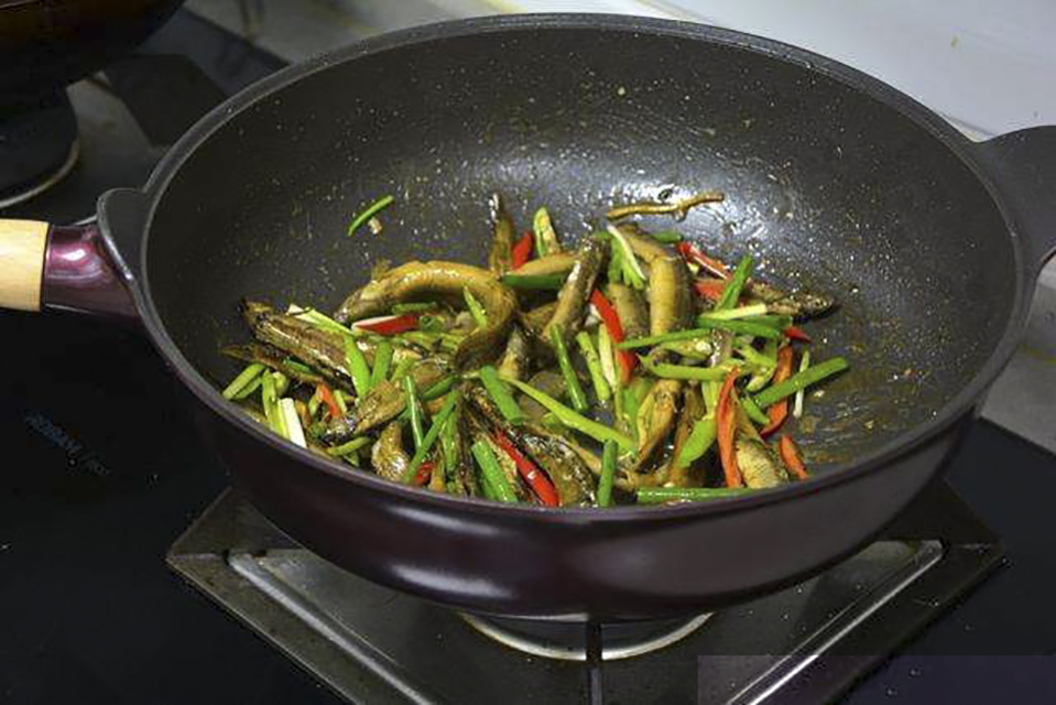 最好吃的川味酸菜泥鳅教程,酸菜耙泥鳅正宗川味