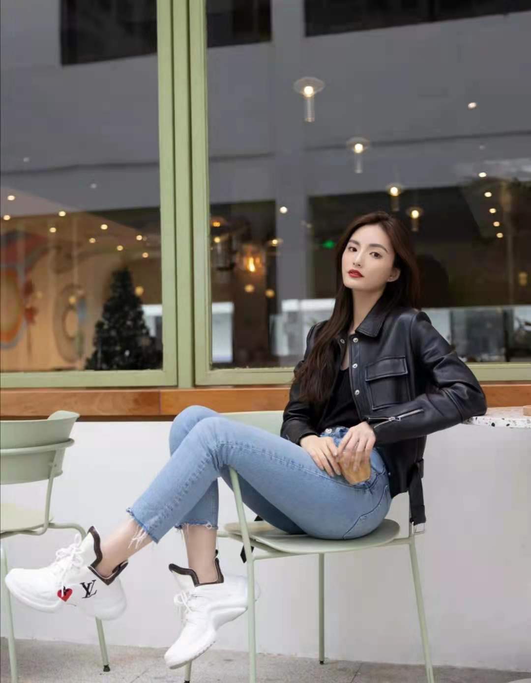 男士牛仔裤搭配什么上衣好看,牛仔裤搭配什么样的上衣好看