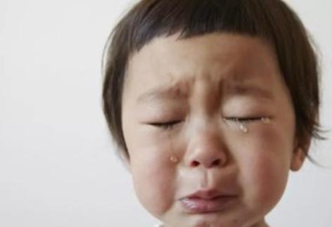 面对孩子犯错我们该如何正确处理,孩子犯错不承认反而哭闹怎么办