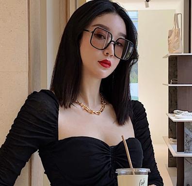 迪奥黑色太阳眼镜最新款,潮酷出街必备款