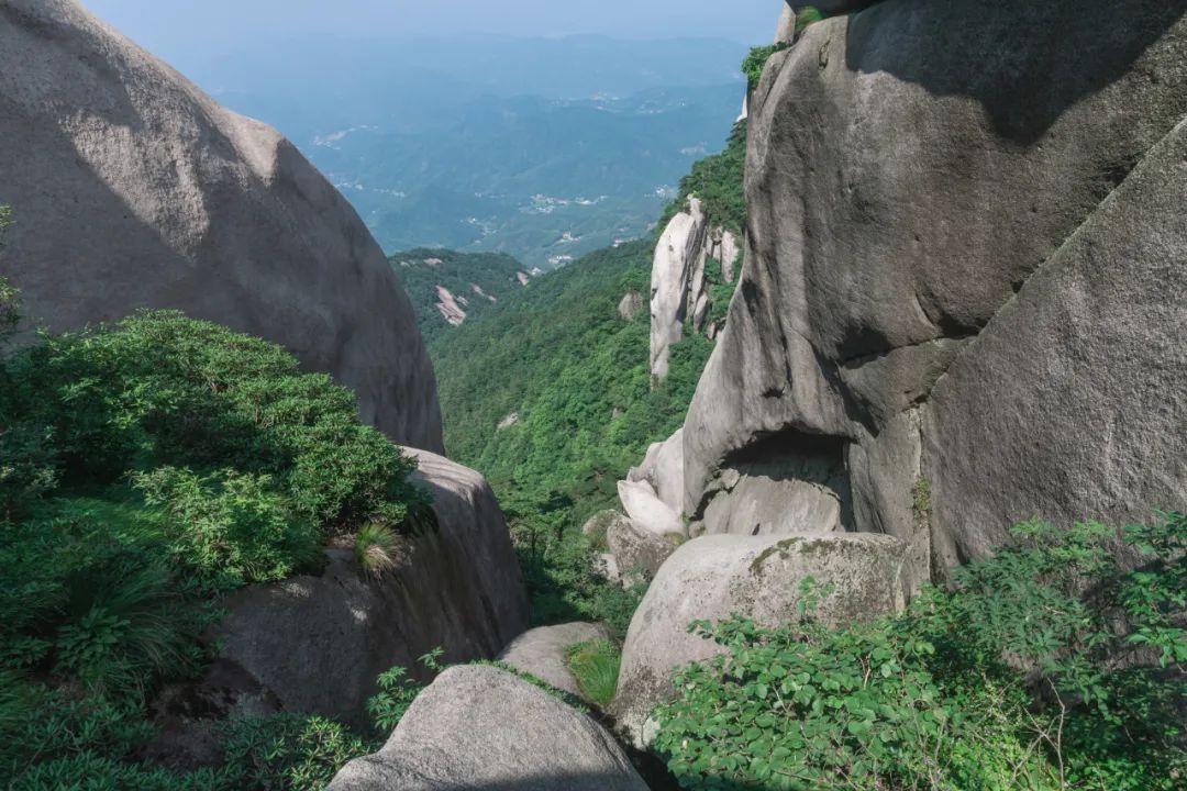 五岳中的南岳位于哪个省,九华山和天柱山哪座更值得游一游