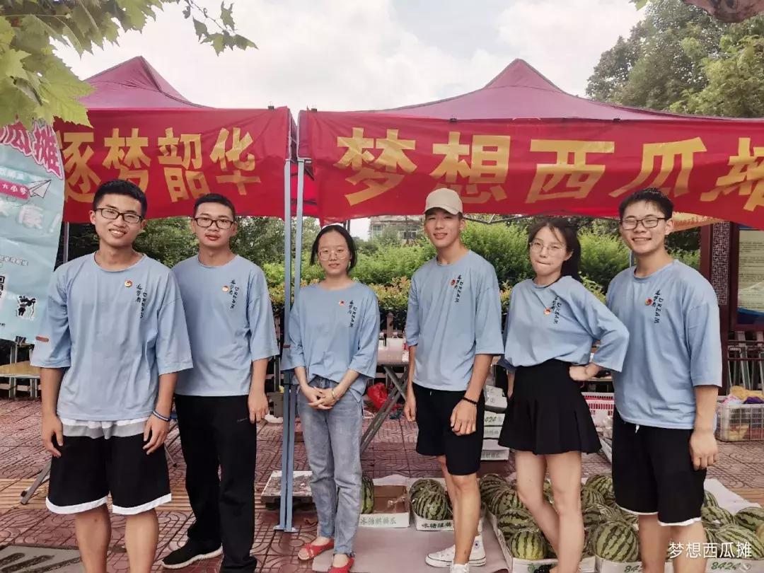 9岁丧父，家境贫寒，男孩被保送研究生后，一个决定感动所有人