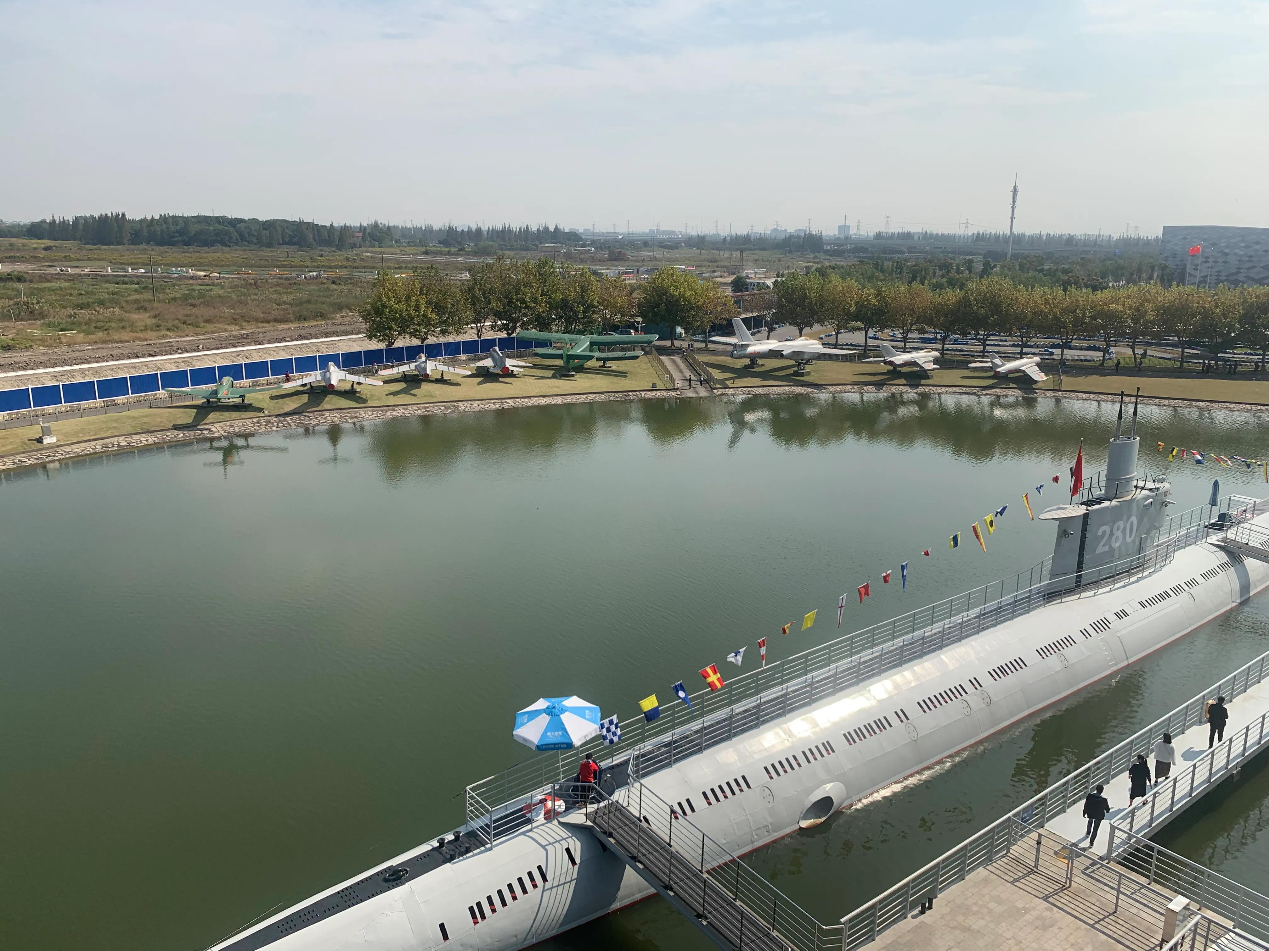 军事迷参观坦克,东方绿舟军事