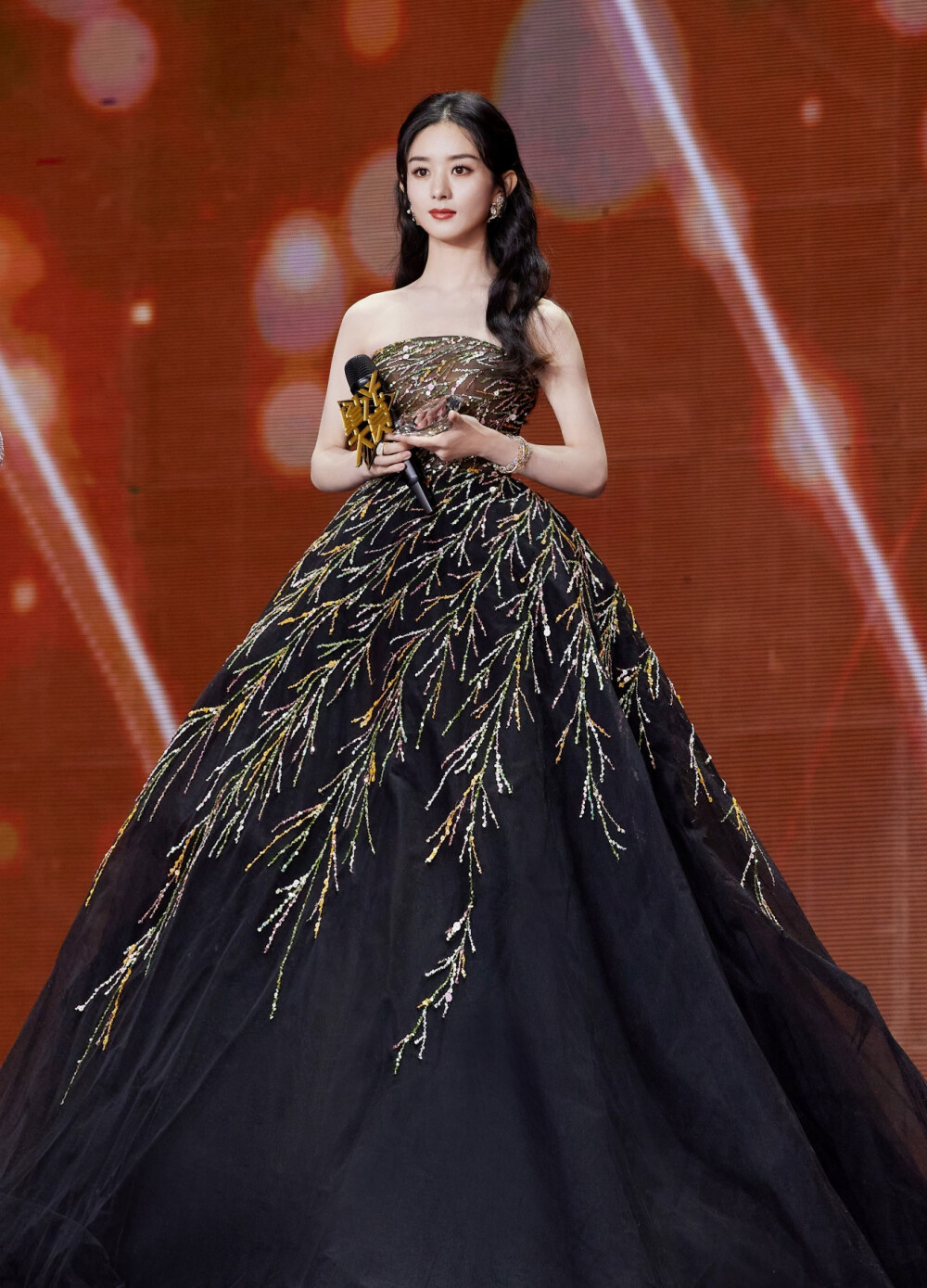 微博之夜杨颖杨幂讨论热巴,微博之夜迪丽热巴与邓超