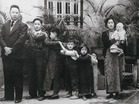 北伐名将叶挺:原配与之离婚后皈依佛教,二妻颜值极高为其生九孩