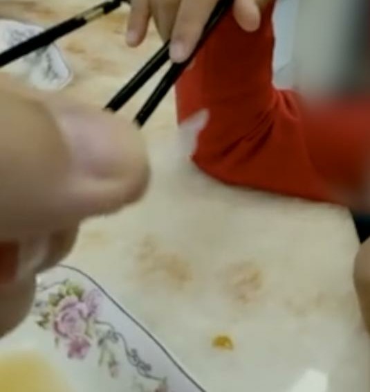 速冻水饺吃出塑料怎么办,速冻饺子吃出异物