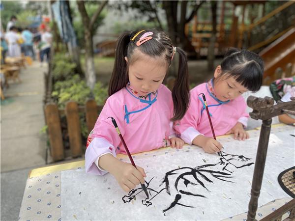 笔墨纸砚润童心,书香画韵趣国庆:合肥市宿州路幼儿园迎国庆活动