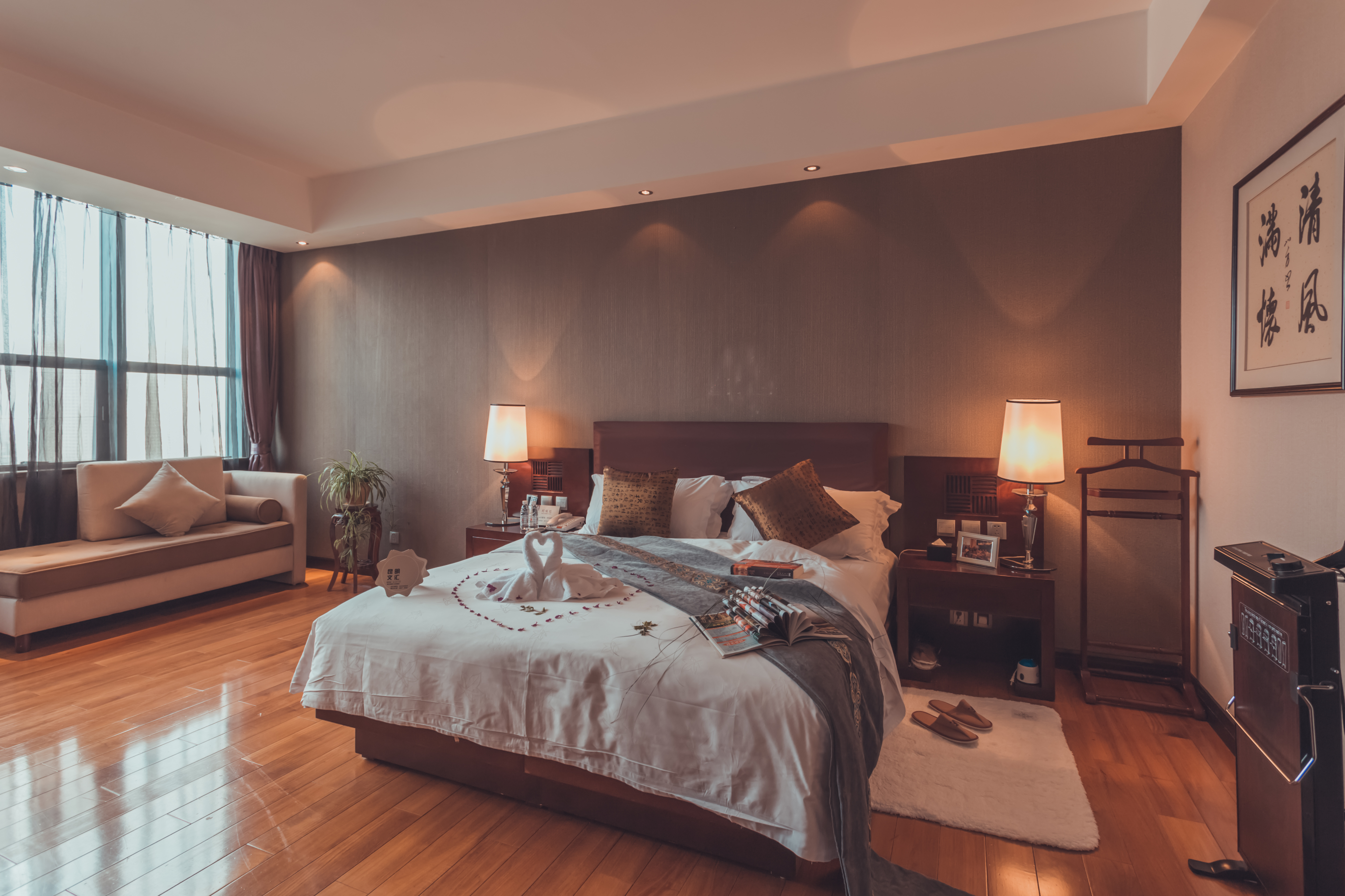 日慕蓝花楹，夜宿花香里