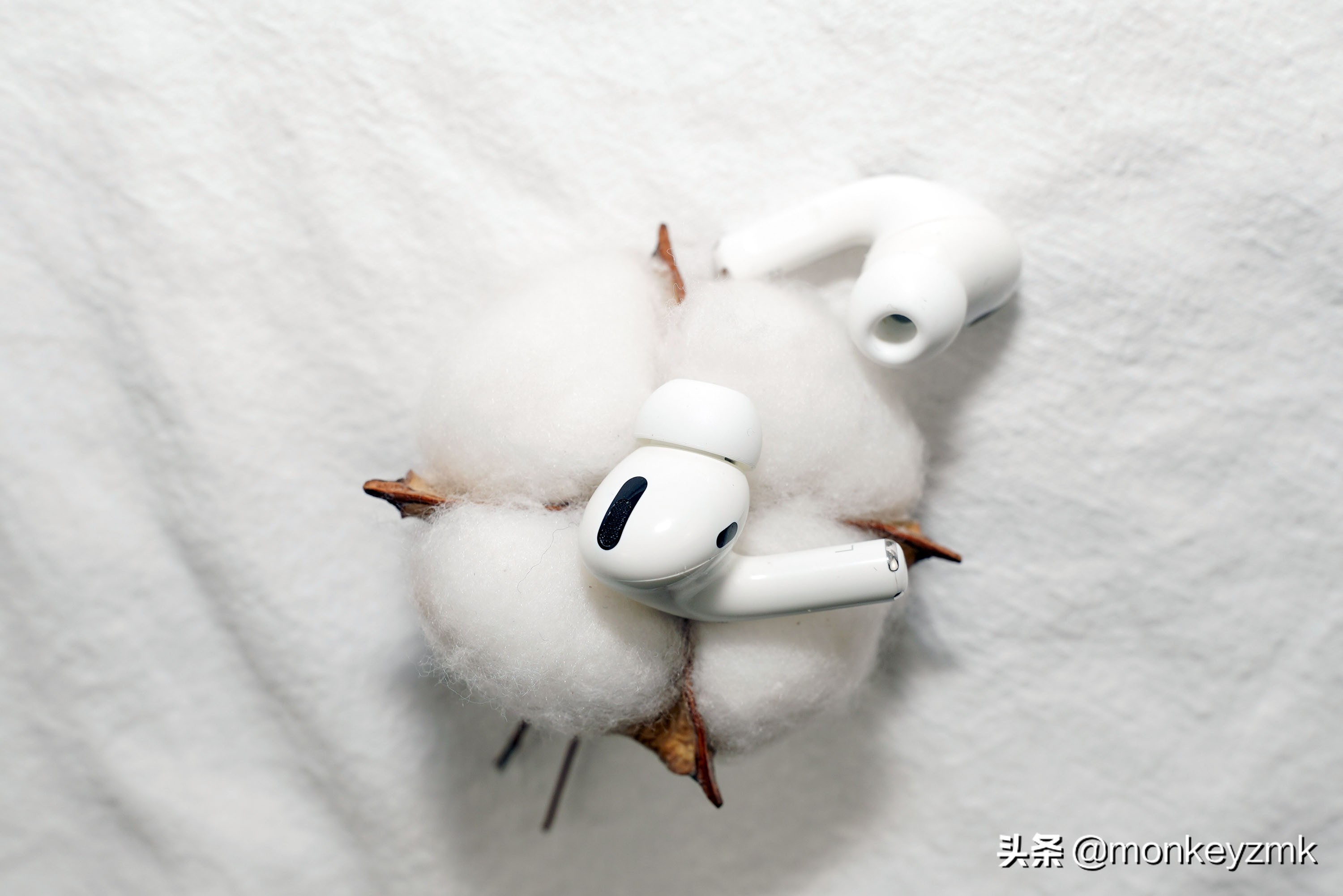 900块钱的airpodspro2值得吗,九百多买的airpodspro2是真的吗