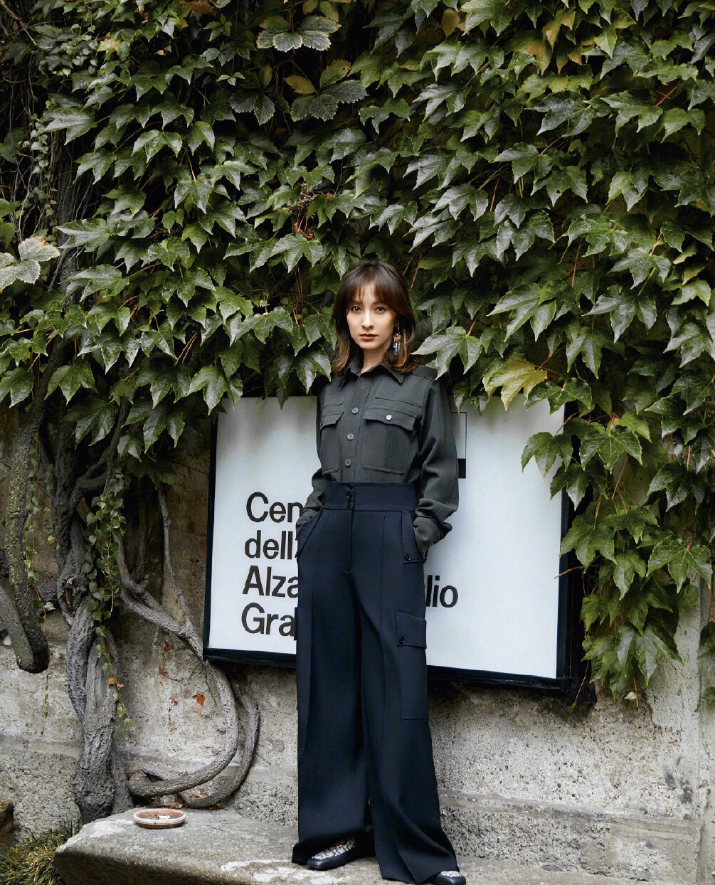 吴昕穿搭黑色帽,吴昕穿潮装现身机场