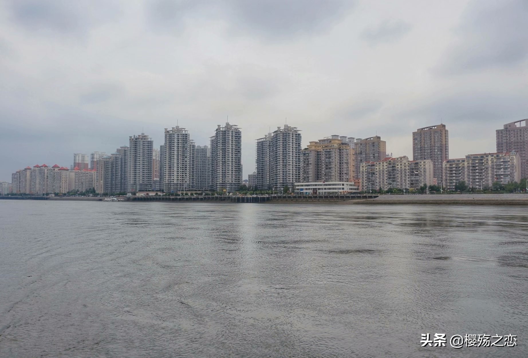 丹东最著名的地方是哪里,丹东中朝界河游船