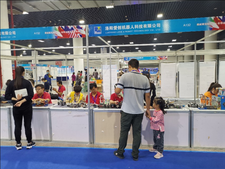 机器人会抢饭碗么,机器人真的会抢人类的饭碗吗