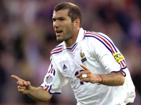 当今世界足坛十大巨星身价排名,15年足坛身价各位置排名