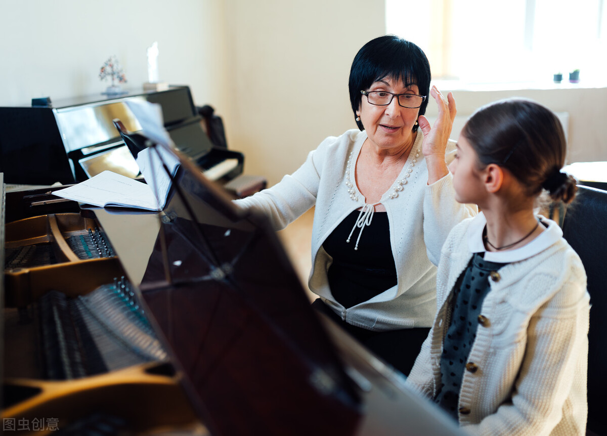 钢琴九级f小调音阶和琶音讲解,钢琴八级a大调和f小调音阶琶音