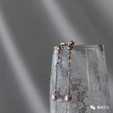 施华洛世奇水晶和珠子打造闪亮弹簧吊坠手链，附制作图解教程