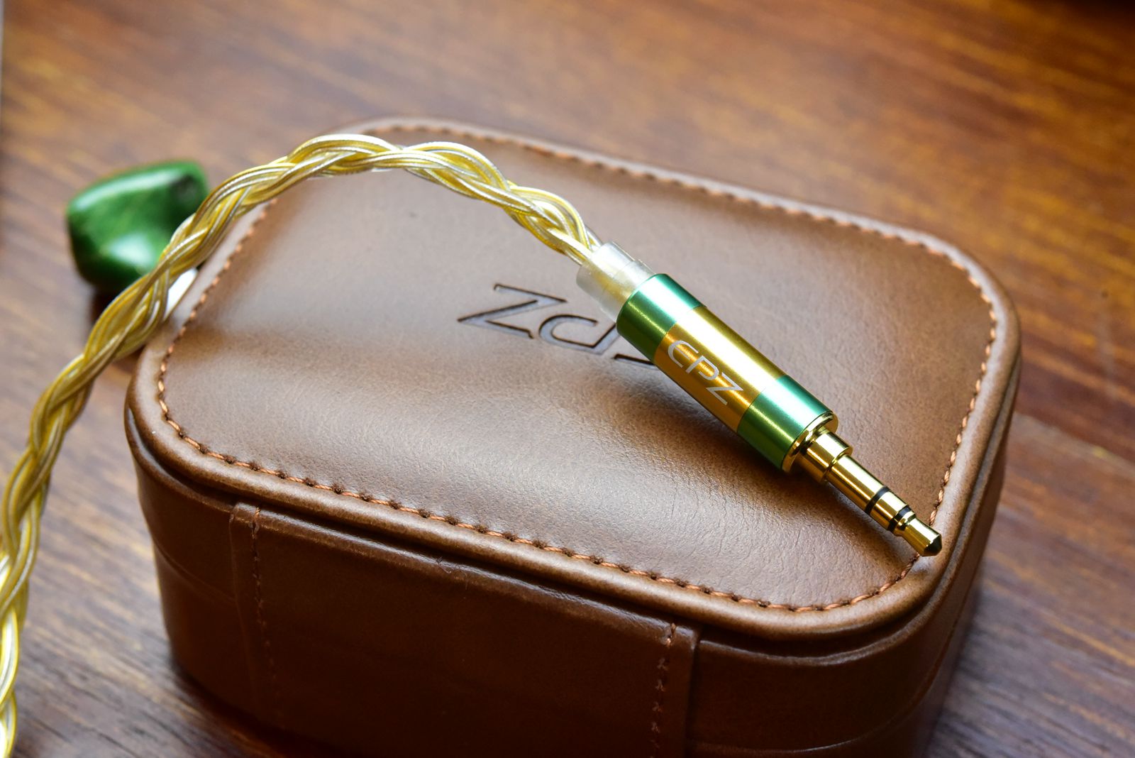 见识见识国产耳机诚意，5动铁声扬顶着堆料骂名平衡行业旗舰高价