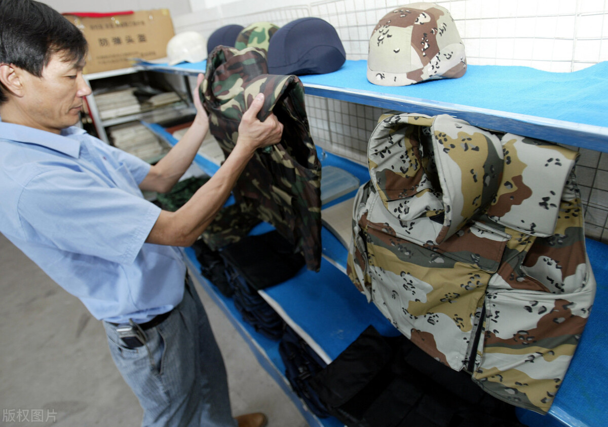 防弹衣和10毫米钢板哪个厉害,中国防弹衣主要是什么材质