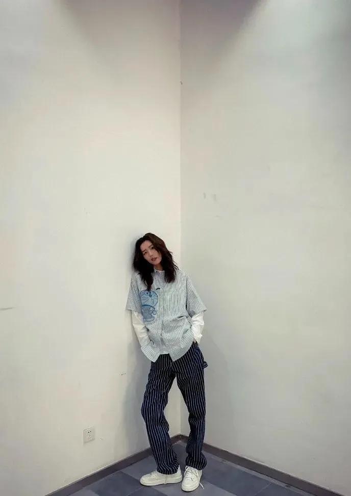 明星们脚上的球鞋，悄悄变贵了