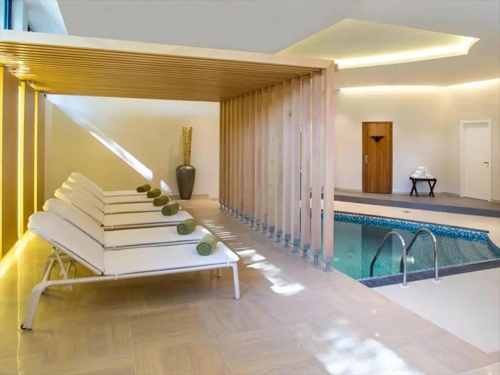 迪拜卓美亚阿联酋塔酒店几星,迪拜卓美亚帆船酒店有多繁华