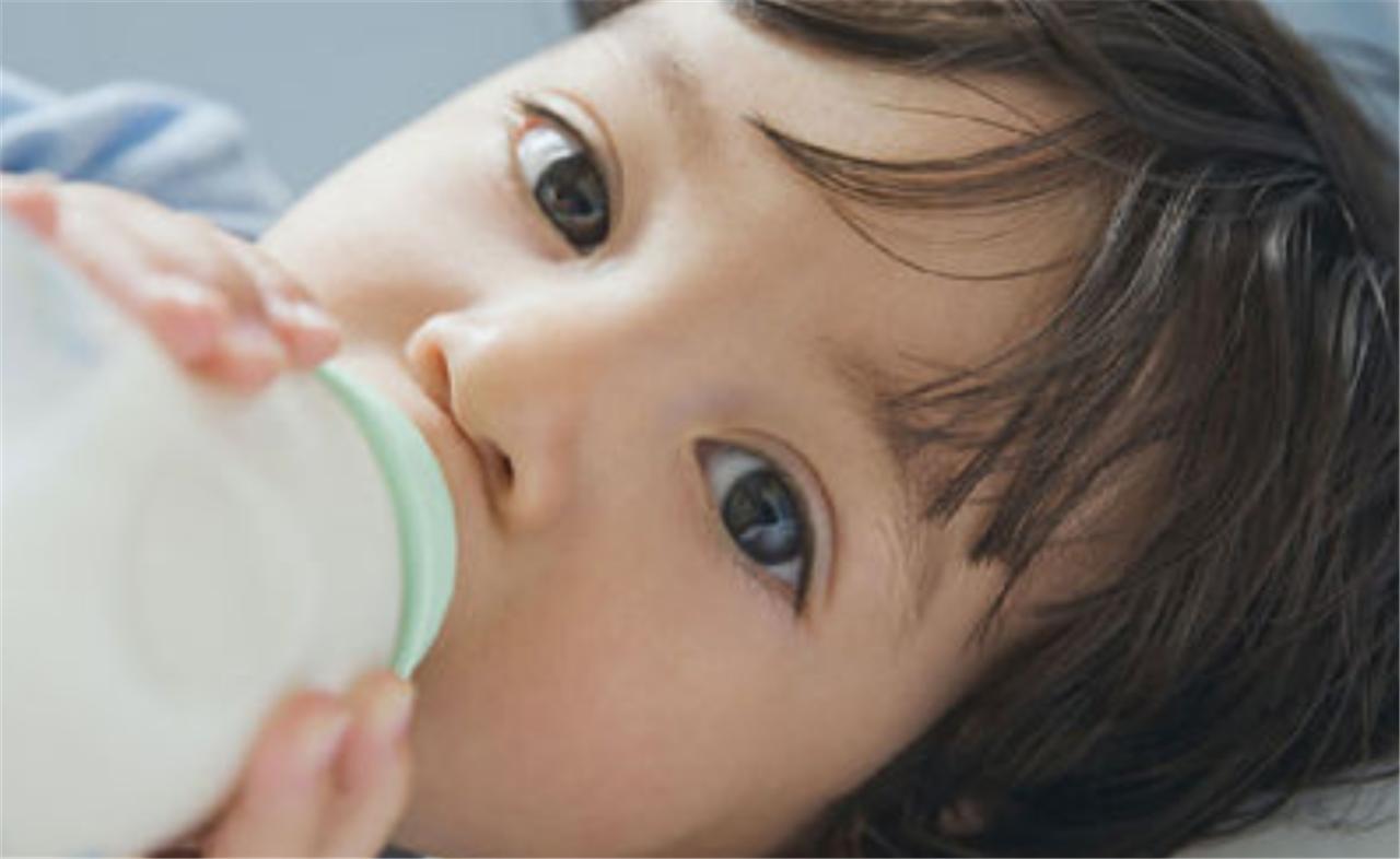 给孩子断奶好心疼,孩子无痛断奶的正确方法