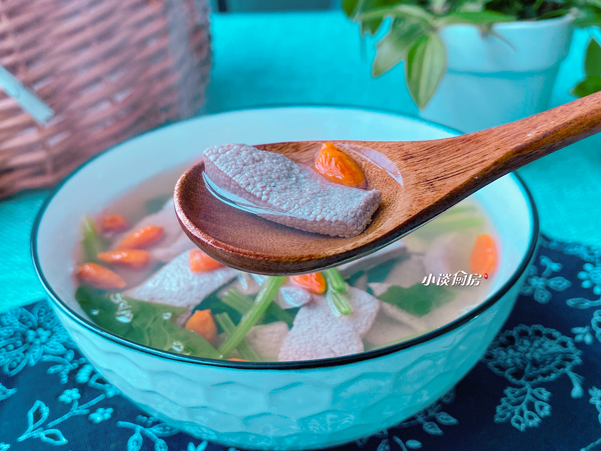 用眼多度，记得喝这碗“护眼汤”，富含维生素A，学生*党**要常喝