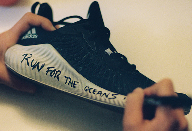 阿迪垃圾环保鞋,阿迪达斯用垃圾搞的鞋