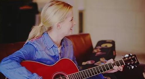 don吉他和雅马哈吉他哪个好,雅马哈可以自弹的钢琴