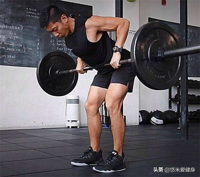 打造背部倒三角的七个黄金动作,背部肌肉倒三角怎么练无器械