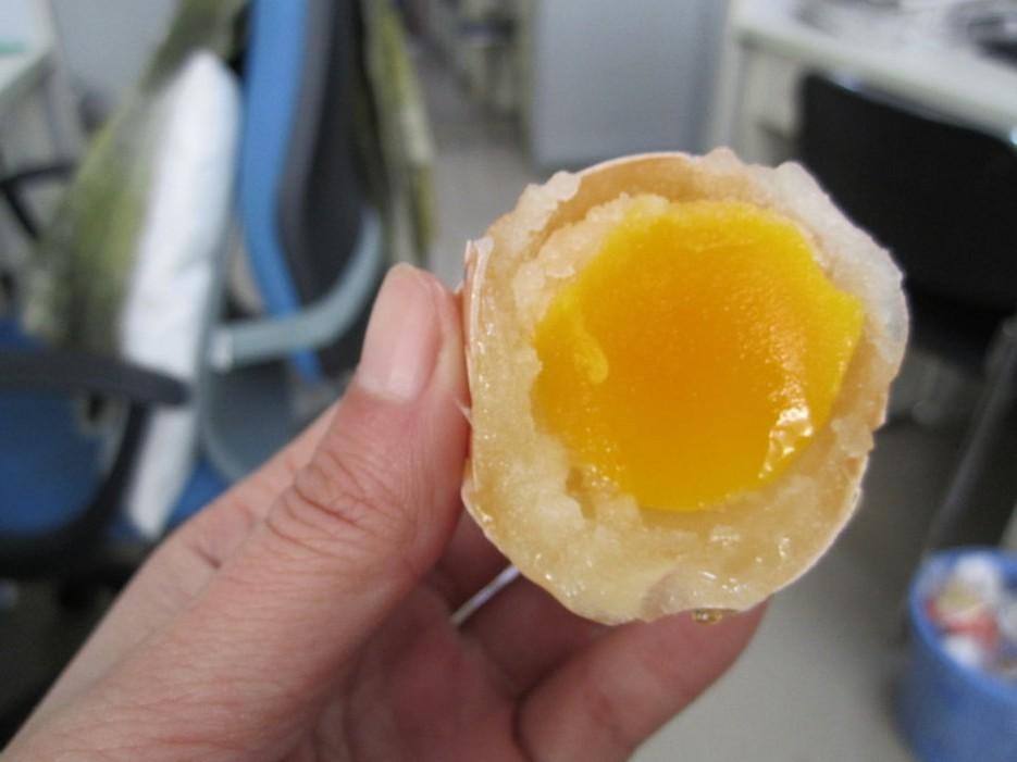 土鸡蛋蛋黄为什么不黄,土鸡蛋的蛋黄不黄是什么原因