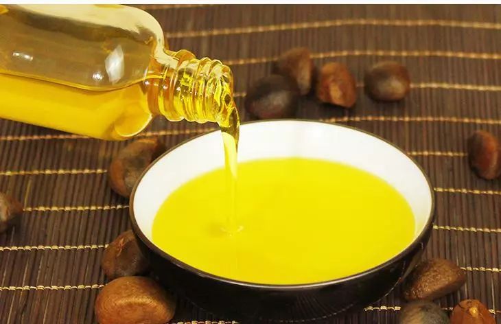 自榨油和超市油哪个安全,桶装油和自榨油哪个好