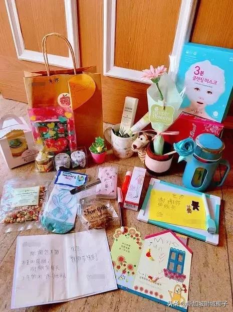 今天，看到新加坡老师收的礼物，家长集体沉默了...