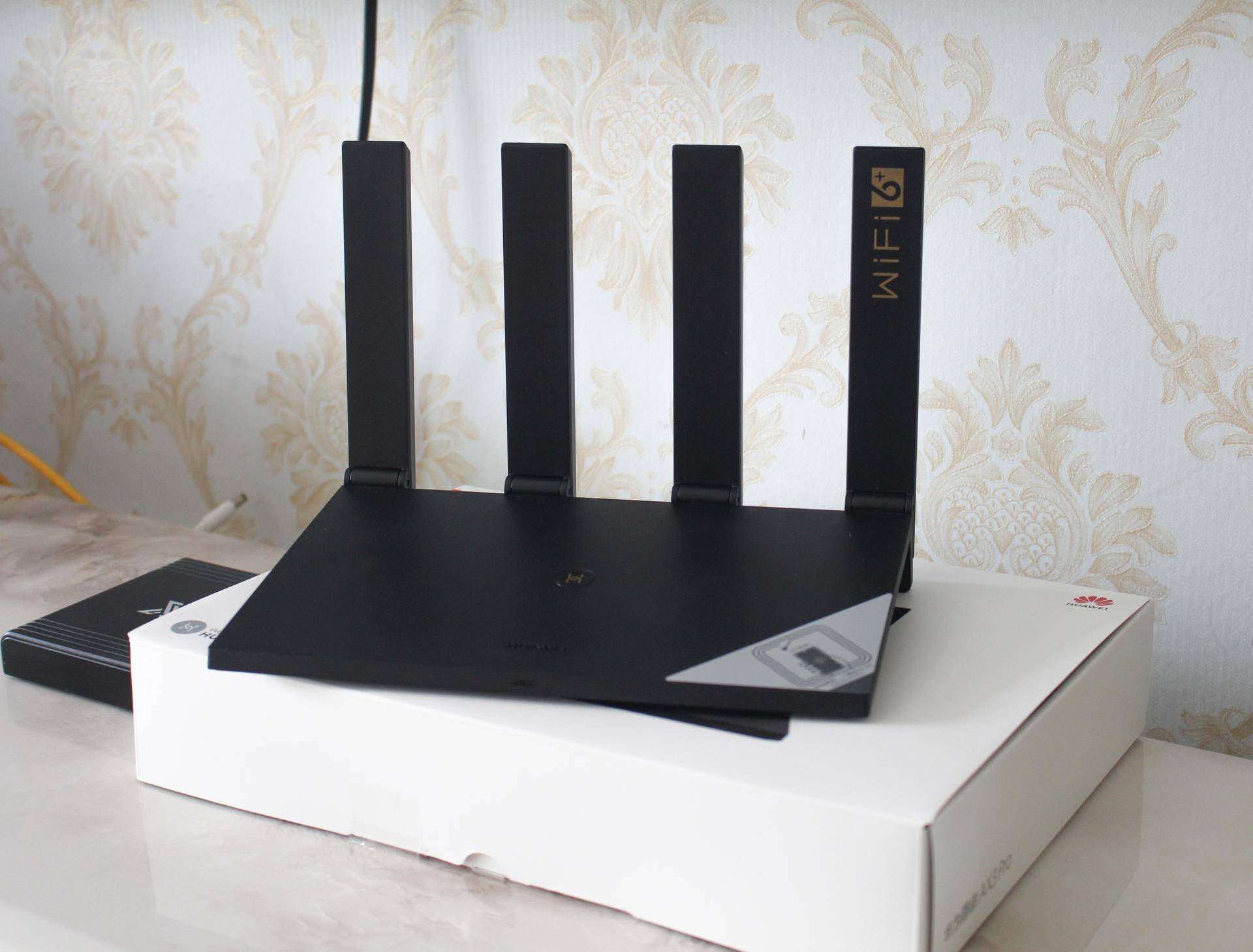 华为5g路由器ax3pro评测,华为ax3pro路由器老款和新款对比