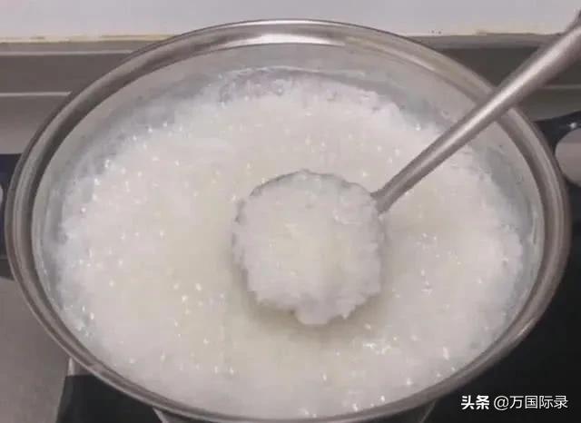 如何防止煮稀饭溢出,煮稀饭总是冒泡怎么办