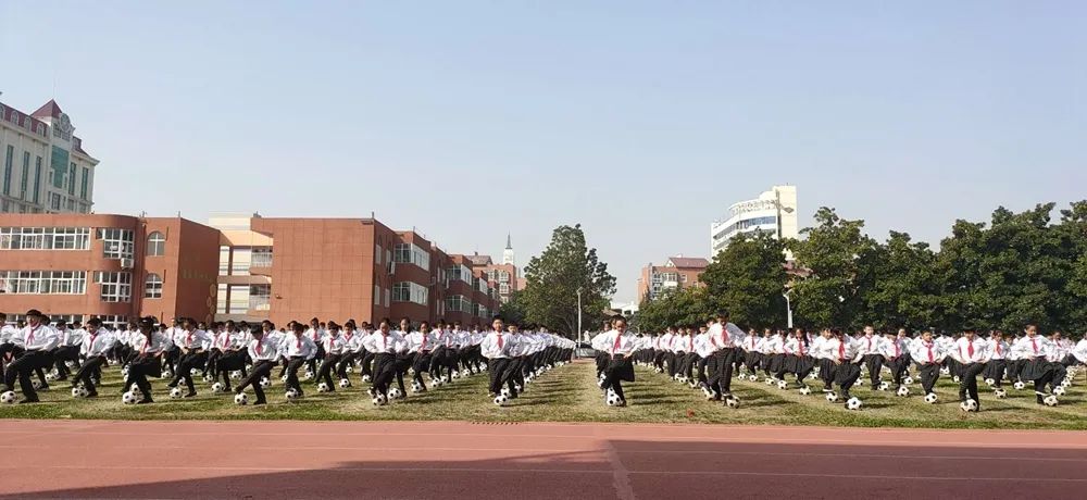 小学校园足球比赛的超燃时刻,漯河小学足球比赛的视频
