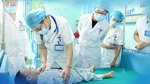 3岁儿童两只腿夹一起怎么回事,孩子频繁绷直双腿是癫痫么