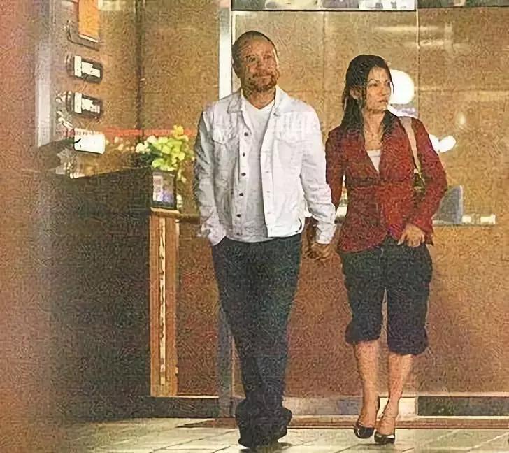 “过气”十年,凭什么她发个问号也能上热搜?