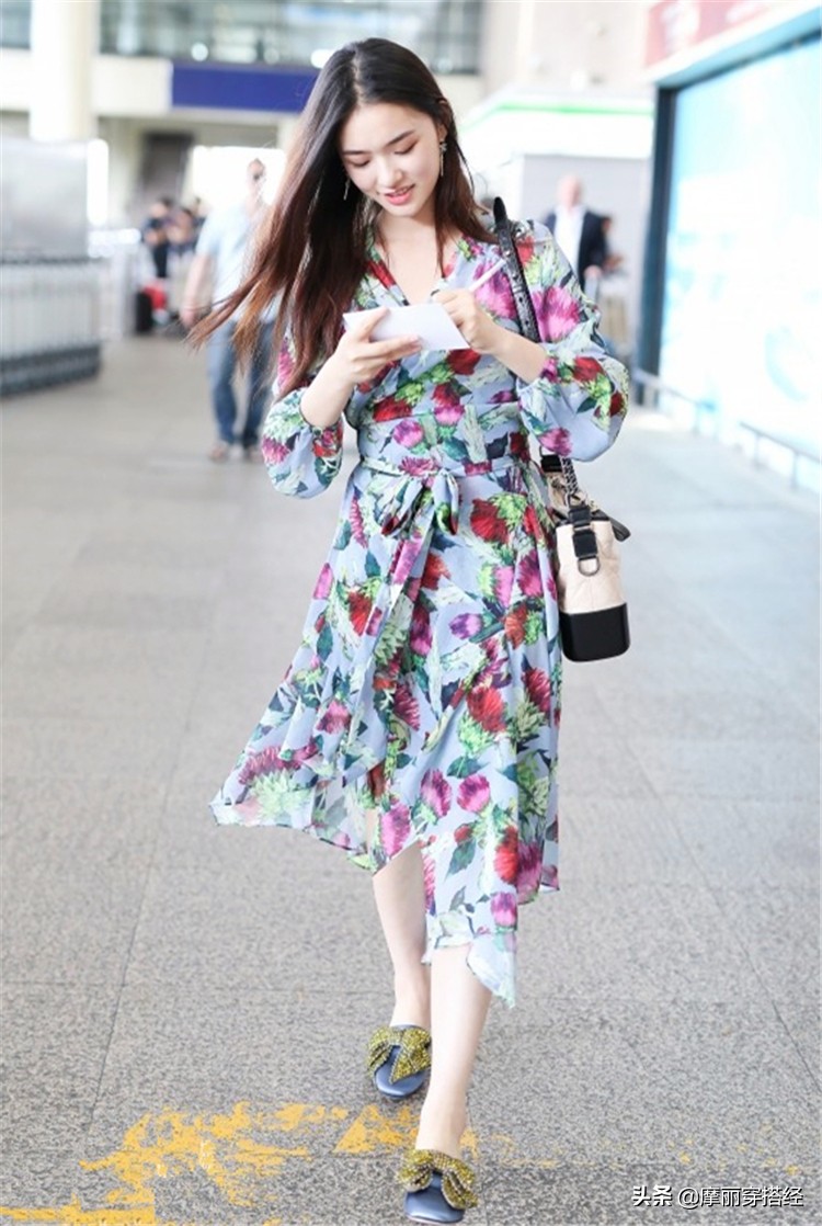 春夏穿什么碎花裙好呢,初春有一种逆天美碎花裙