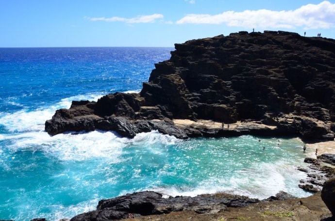 寻找侏罗纪世界中的火山岛，和“驯龙高手”一起拯救史前小短手！