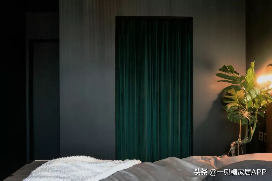 黑色直纹橱柜装修效果图,入门玄关橱柜效果图