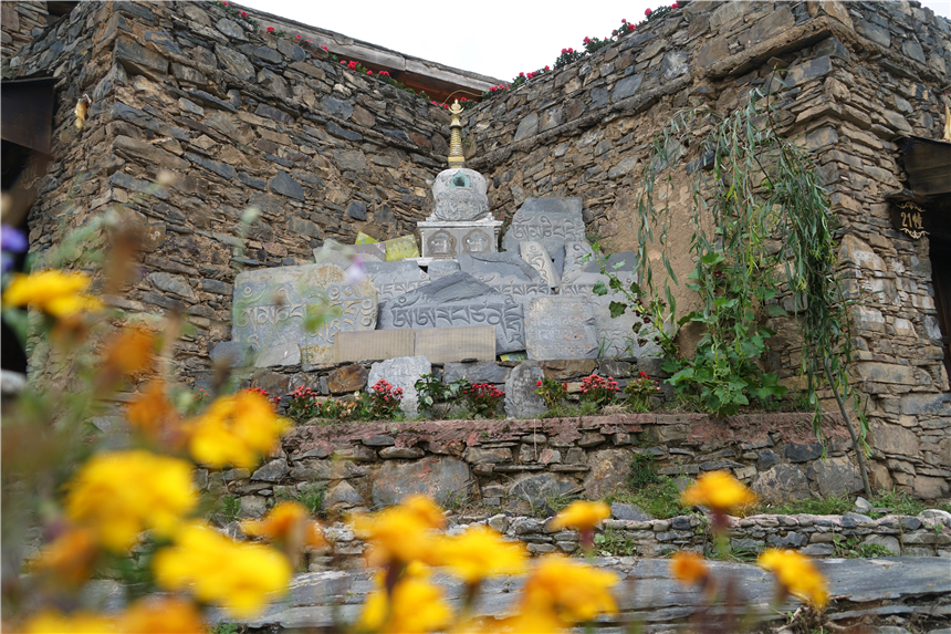 四川境内被誉为小布达拉宫的寺庙,四川布达拉宫游玩攻略