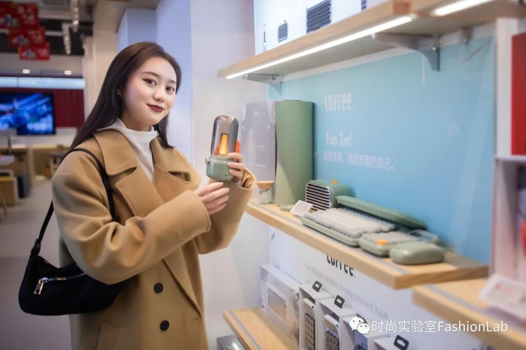 送对年终礼物是当代青年的社交核*器武**