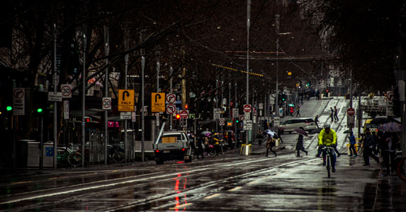 故事：被绑架迷糊中，我成了杀害父亲的帮凶