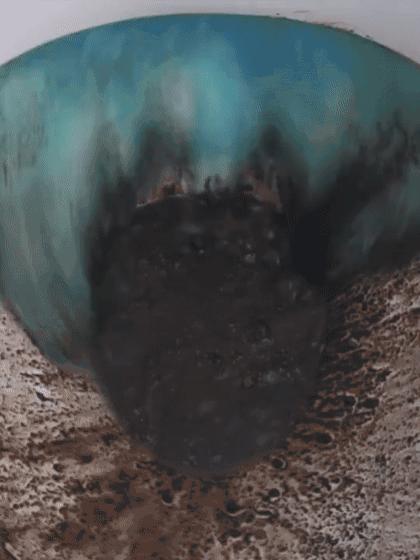 马桶水箱放一瓶洁厕液,马桶水箱里的脏东西冲不下去