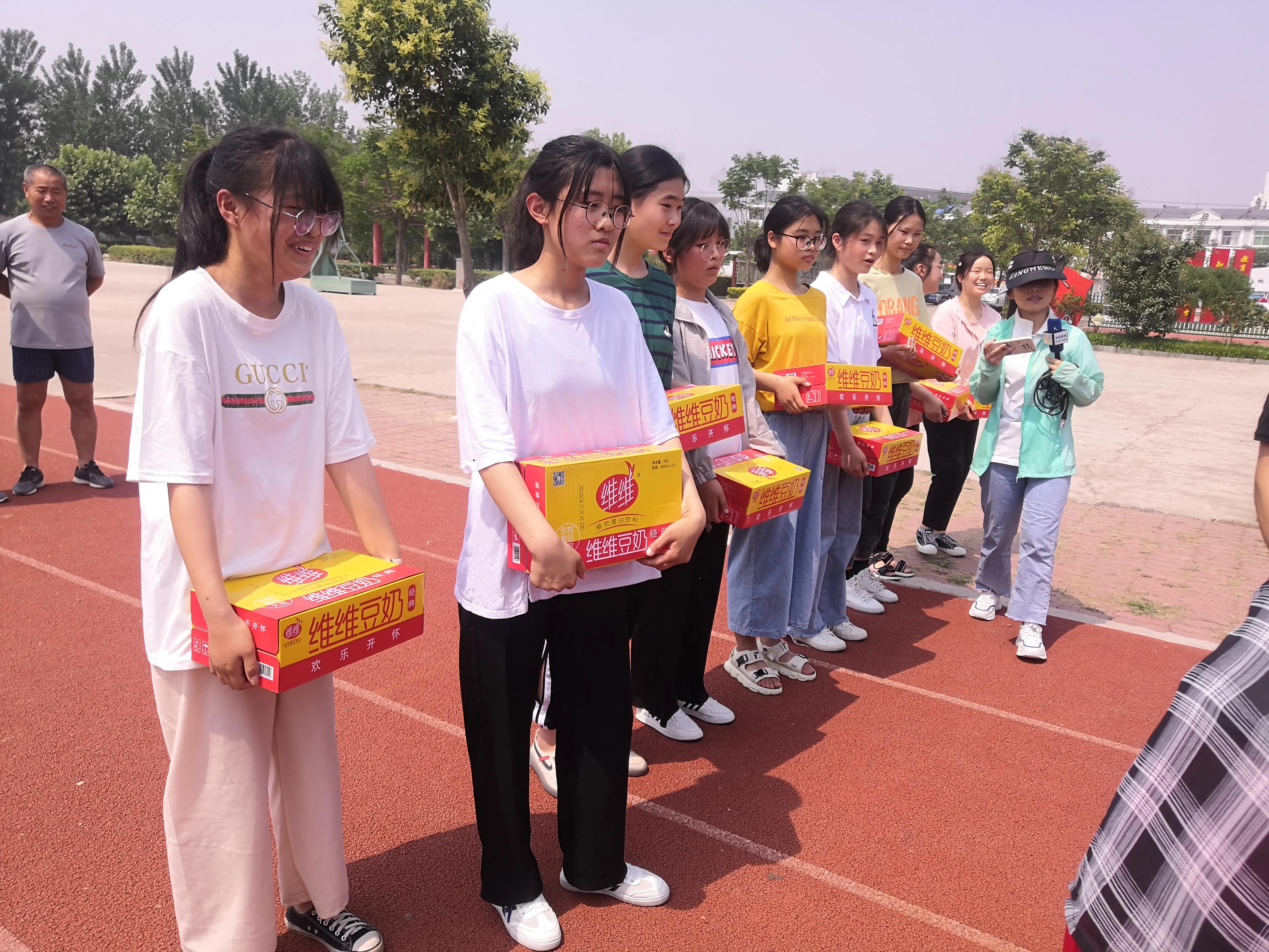 沛县敬安中学举行2021届毕业生感恩暨爱心人士张言海捐赠活动