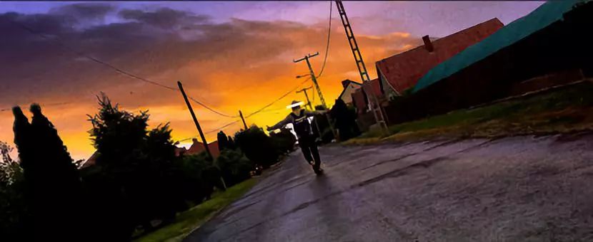 “我,4000万院线电影总导演,入围戛纳,如今在卖火锅底料!”