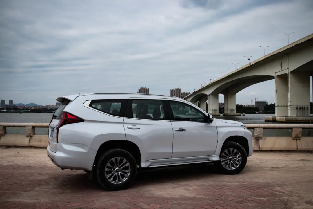 试驾三菱帕杰罗劲畅3.0,20款三菱帕杰罗劲畅3.0越野测试