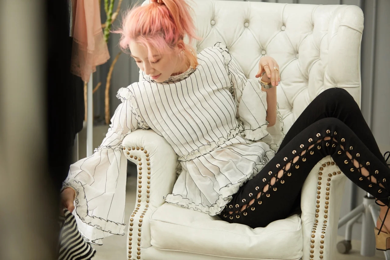 打开韩国潮模IreneKim的衣橱，原来她有这些Chanel的特别款